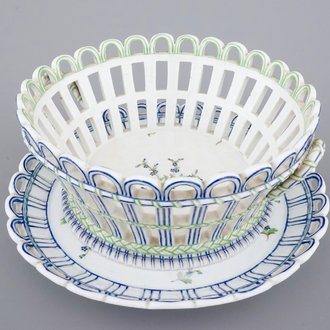 A Niderviller porcelain open-worked basket on stand, 18/19th C.